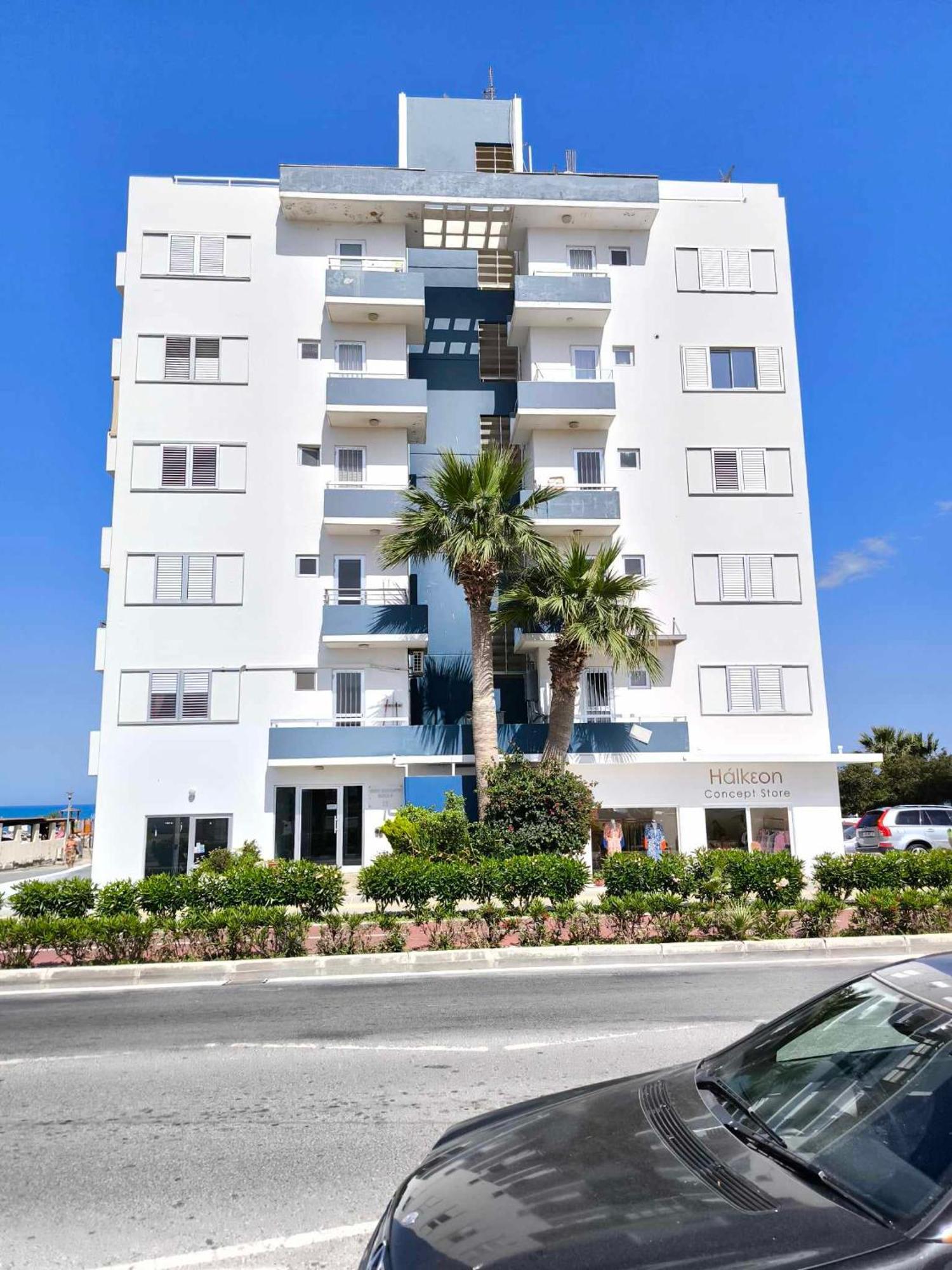 13 Sandy Beach Mackenzie Larnaca Exterior foto
